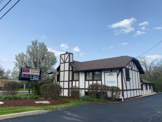 1216 N Seminary Avenue, Woodstock, IL 60098