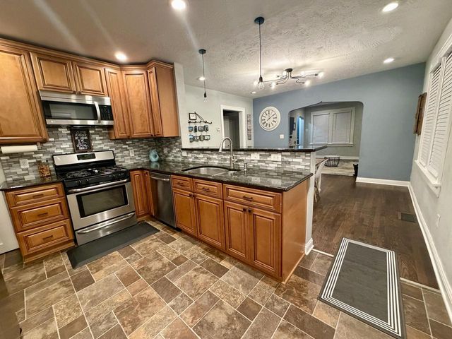 2007 27th STREET, Kenosha, WI 53140
