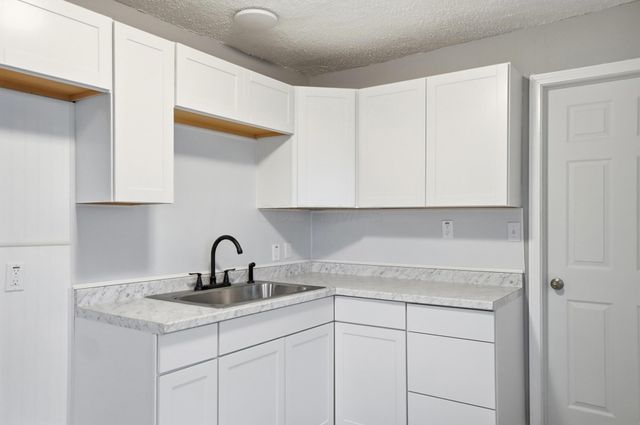 255 E Woodrow Avenue, Columbus, OH 43207