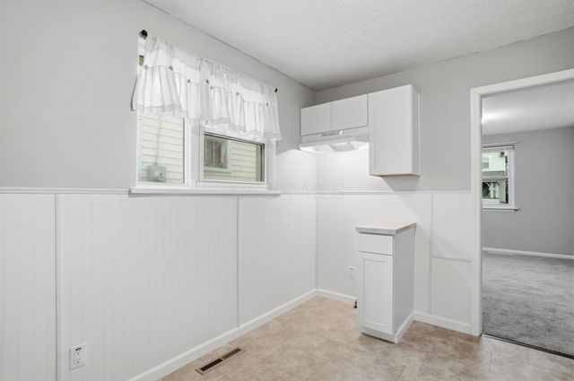 255 E Woodrow Avenue, Columbus, OH 43207