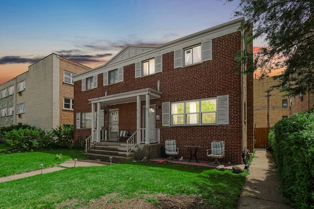 9115 N Gross Point Road, Skokie, IL 60077