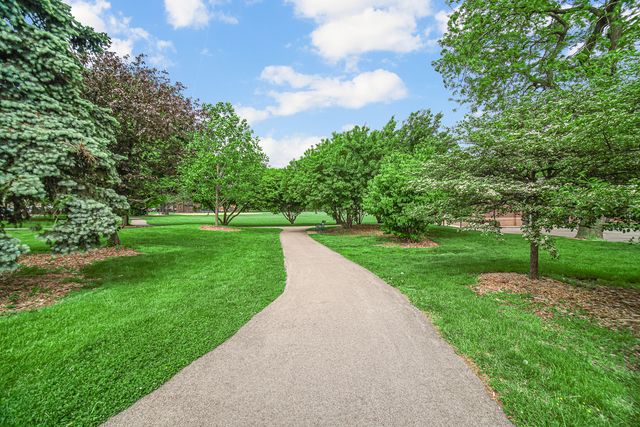 9115 N Gross Point Road, Skokie, IL 60077