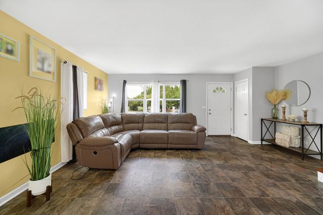 9115 N Gross Point Road, Skokie, IL 60077