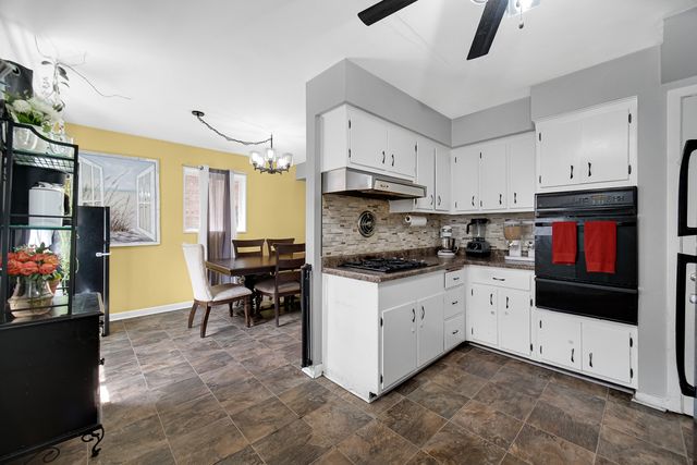 9115 N Gross Point Road, Skokie, IL 60077