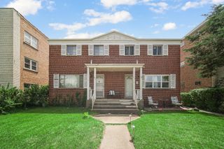 9115 N Gross Point Road, Skokie, IL 60077