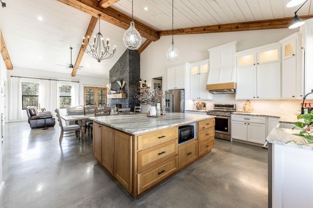 150 Bullyvard, Livingston, TX 77351