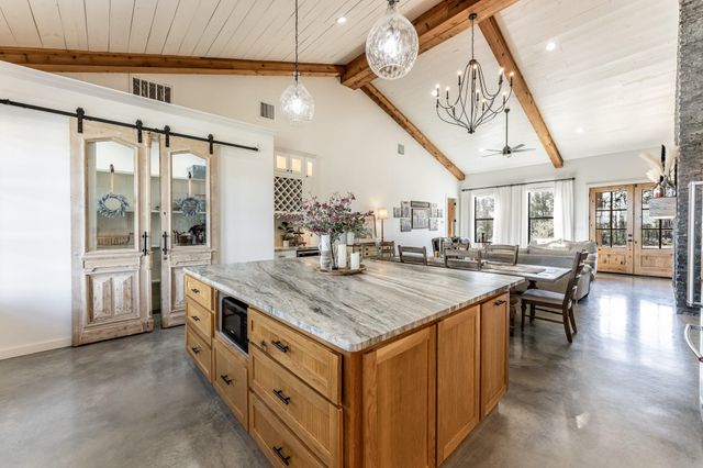 150 Bullyvard, Livingston, TX 77351