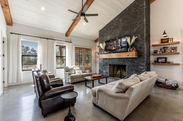 150 Bullyvard, Livingston, TX 77351