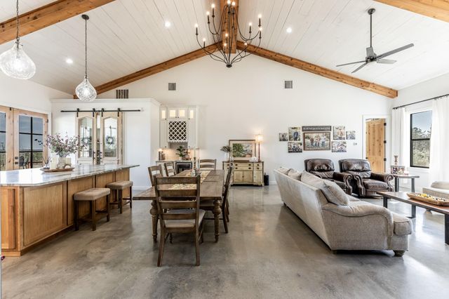 150 Bullyvard, Livingston, TX 77351