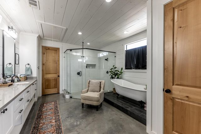 150 Bullyvard, Livingston, TX 77351