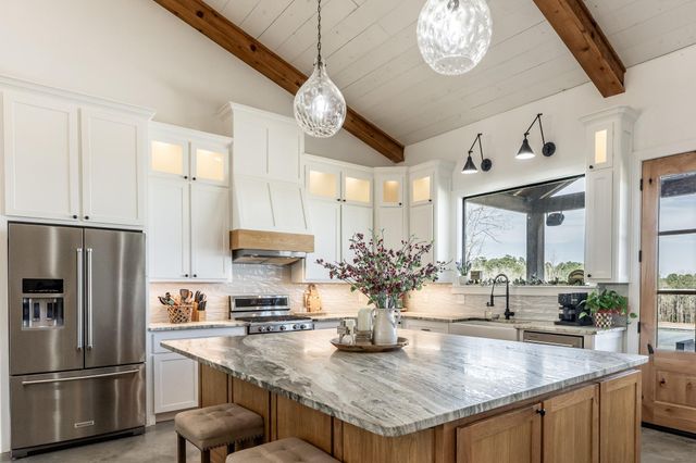 150 Bullyvard, Livingston, TX 77351