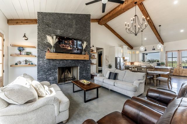 150 Bullyvard, Livingston, TX 77351