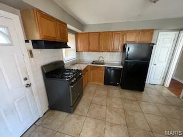 10356 Saint Matthew Lane, St Ann, MO 63074