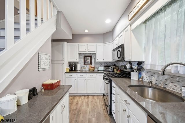 8 Ivan Rd, West Milford Twp., NJ 07480
