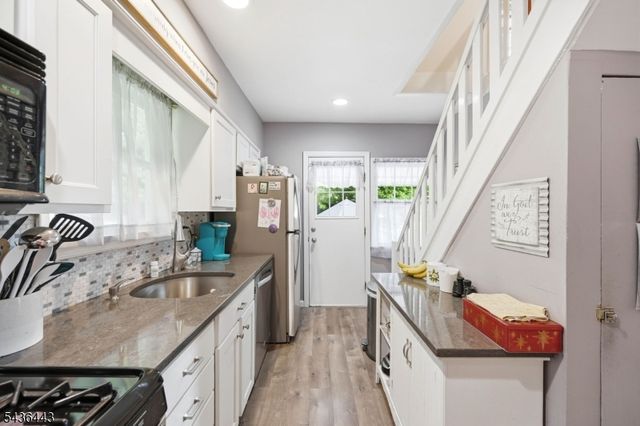 8 Ivan Rd, West Milford Twp., NJ 07480