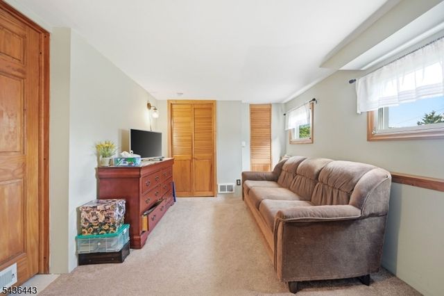 8 Ivan Rd, West Milford Twp., NJ 07480