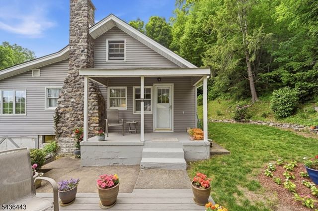8 Ivan Rd, West Milford Twp., NJ 07480