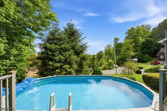 8 Ivan Rd, West Milford Twp., NJ 07480
