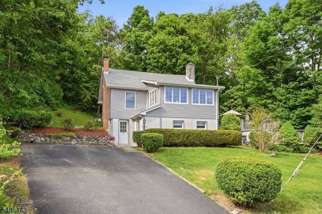 8 Ivan Rd, West Milford Twp., NJ 07480