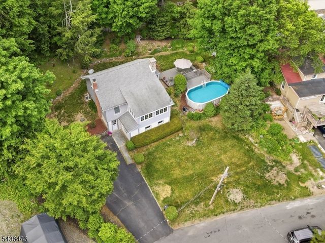 8 Ivan Rd, West Milford Twp., NJ 07480