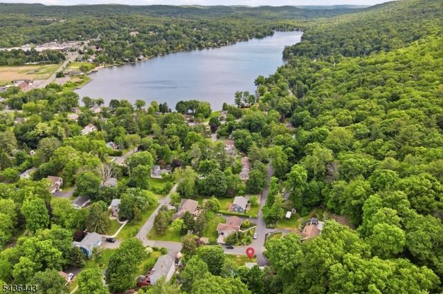 8 Ivan Rd, West Milford Twp., NJ 07480