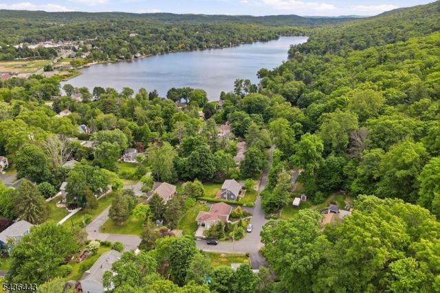 8 Ivan Rd, West Milford Twp., NJ 07480