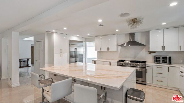 359 Dalkeith Avenue, Los Angeles, CA 90049