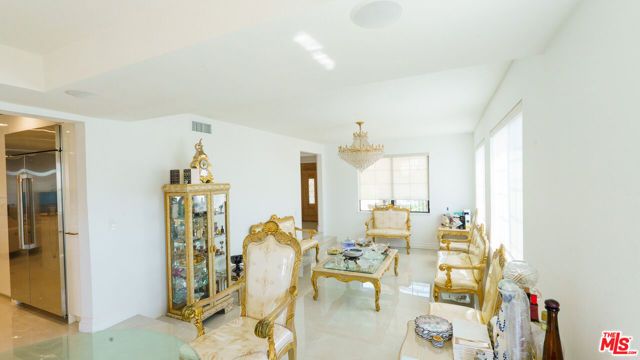 359 Dalkeith Avenue, Los Angeles, CA 90049