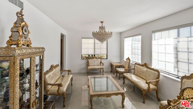 359 Dalkeith Avenue, Los Angeles, CA 90049