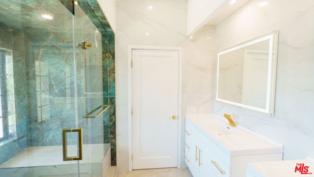 359 Dalkeith Avenue, Los Angeles, CA 90049