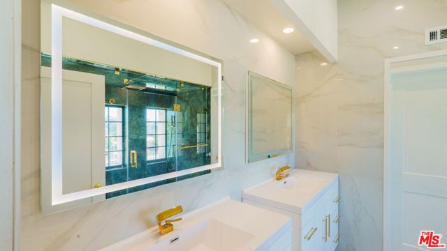 359 Dalkeith Avenue, Los Angeles, CA 90049