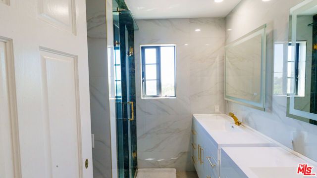 359 Dalkeith Avenue, Los Angeles, CA 90049