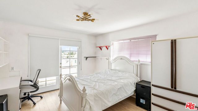 359 Dalkeith Avenue, Los Angeles, CA 90049