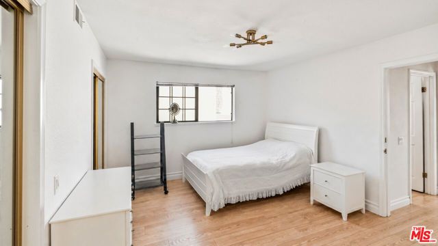 359 Dalkeith Avenue, Los Angeles, CA 90049