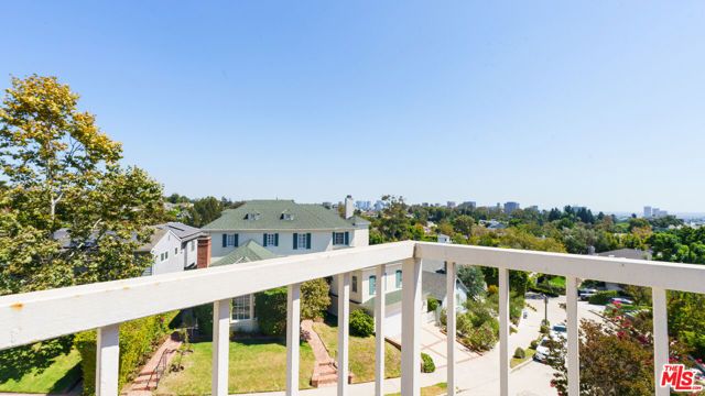 359 Dalkeith Avenue, Los Angeles, CA 90049