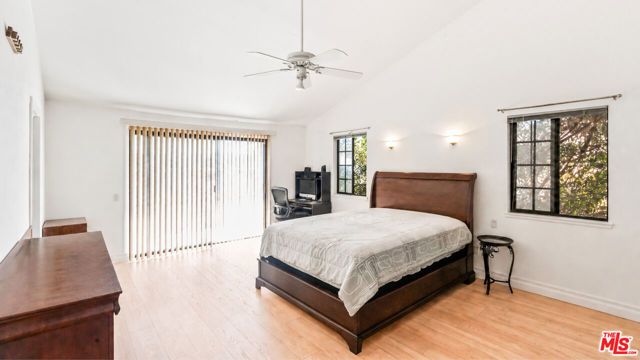 359 Dalkeith Avenue, Los Angeles, CA 90049
