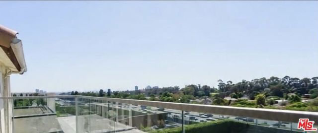 359 Dalkeith Avenue, Los Angeles, CA 90049
