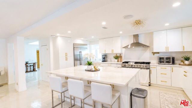 359 Dalkeith Avenue, Los Angeles, CA 90049