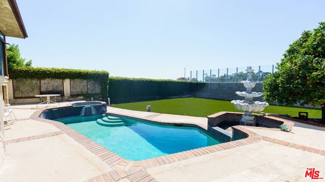 359 Dalkeith Avenue, Los Angeles, CA 90049