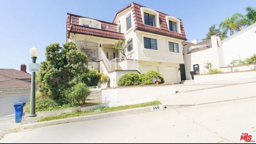 359 Dalkeith Avenue, Los Angeles, CA 90049