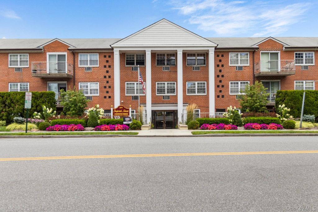 250 N Village Avenue B 10, Rockville Centre, NY 11570 — exterior