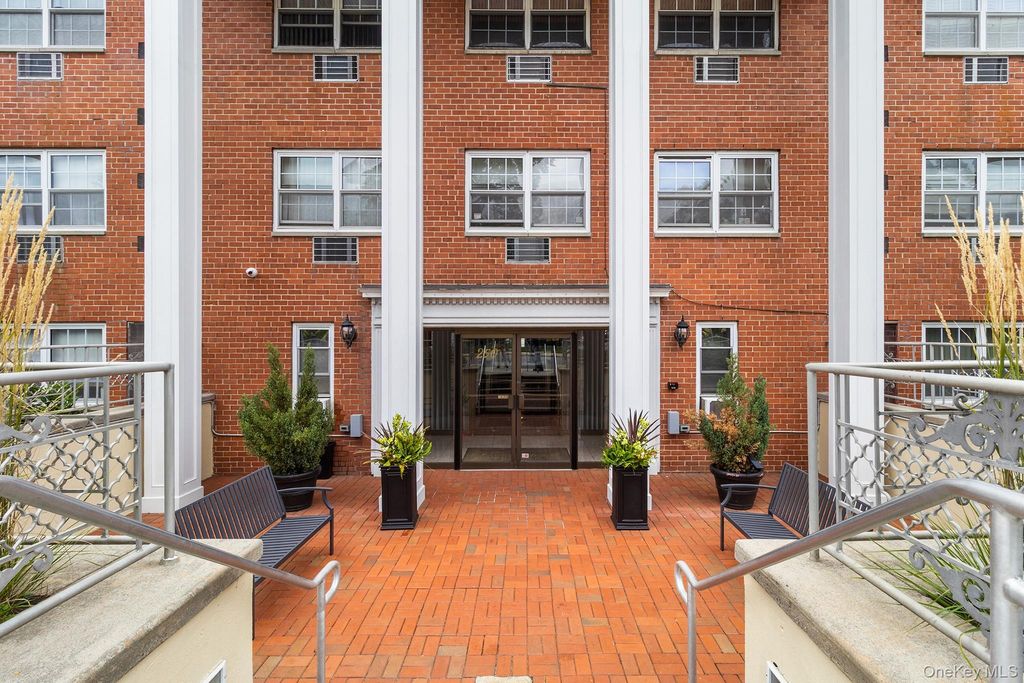 250 N Village Avenue B 10, Rockville Centre, NY 11570 — photo 4