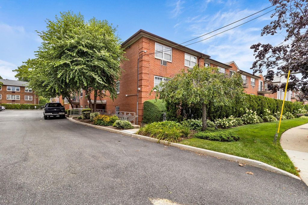 250 N Village Avenue B 10, Rockville Centre, NY 11570 — photo 5