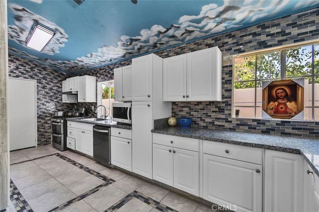 7816 Boxwood Court, Highland, CA 92367