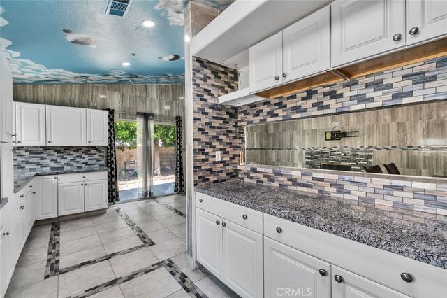 7816 Boxwood Court, Highland, CA 92367