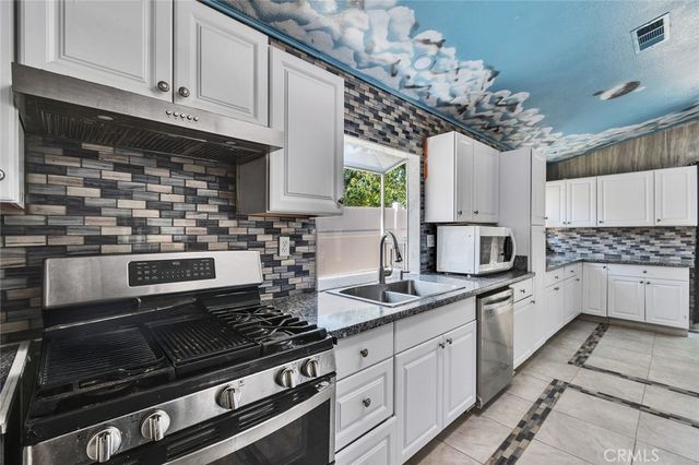 7816 Boxwood Court, Highland, CA 92367