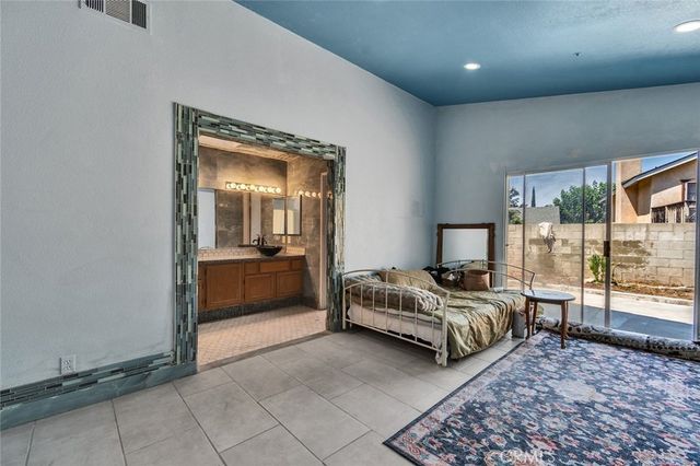 7816 Boxwood Court, Highland, CA 92367