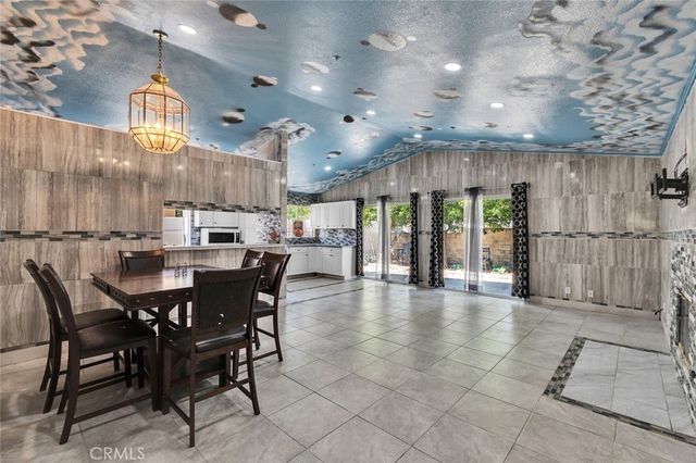 7816 Boxwood Court, Highland, CA 92367