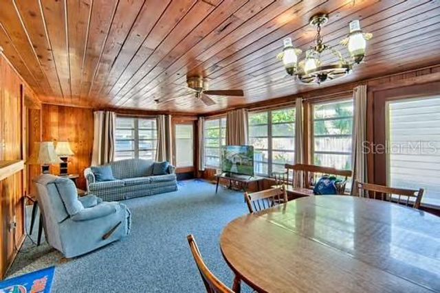 302 NW 19 STREET, Gainesville, FL 32603