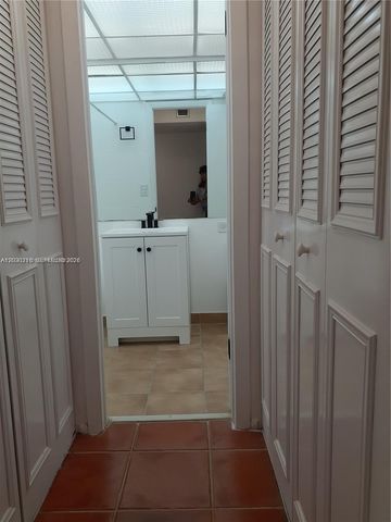 3670 Inverrary Drive 2M, Lauderhill, FL 33319